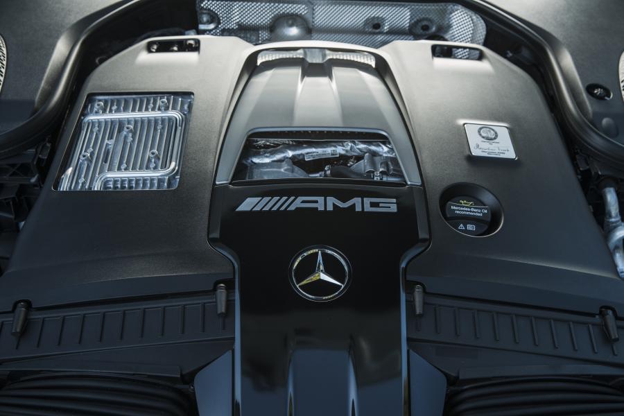 Моторный отсек Mercedes-AMG E63 S 4Matic+ 2017 года  (AU) (фото 19 из 40)